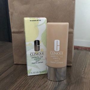 NIB Clinique Perfectly Real Makeup In shade 4